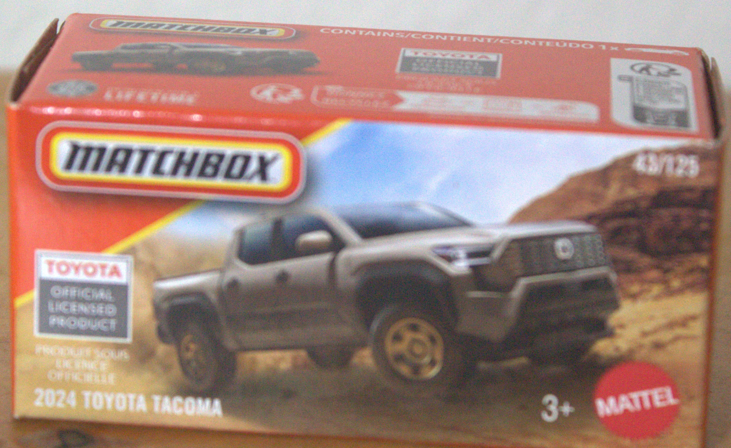 2024 Toyota Tacoma — frente del empaque