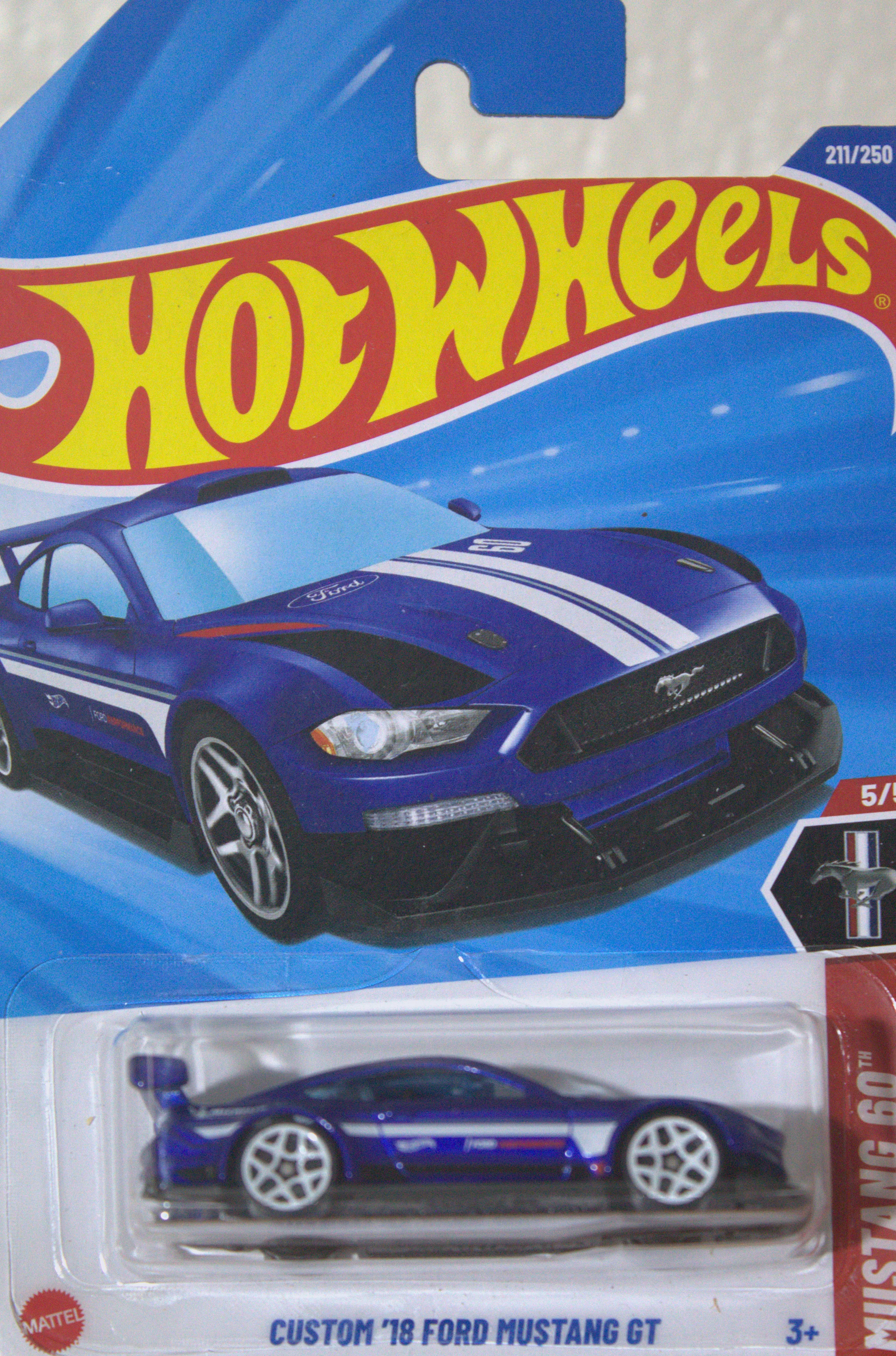 Custom 18 Ford Mustang GT — frente del empaque