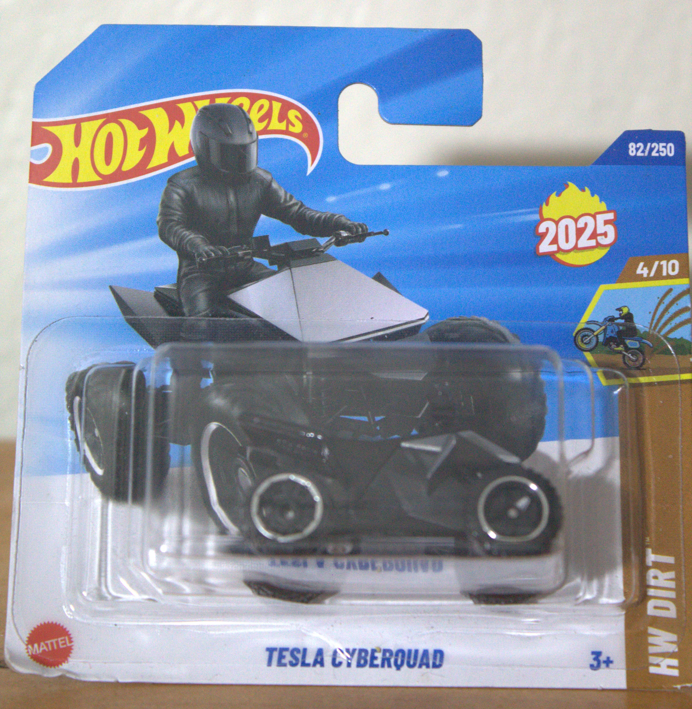 Tesla Cyberquad — frente del empaque
